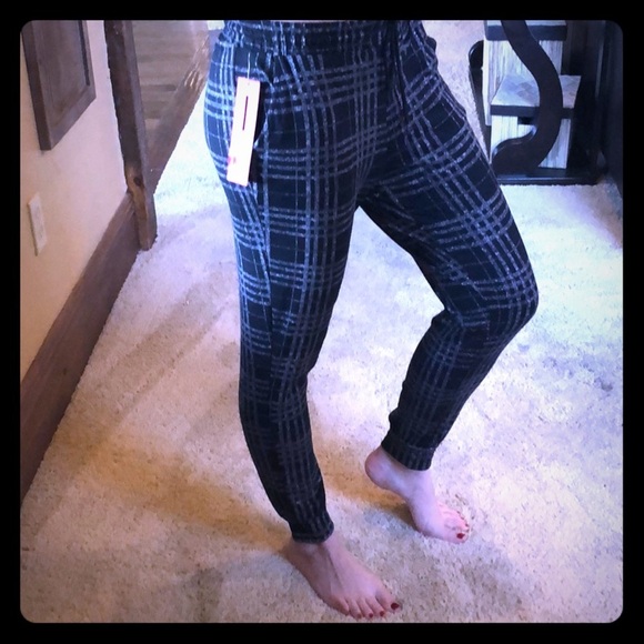 Plaid Joggers - Picture 1 of 4